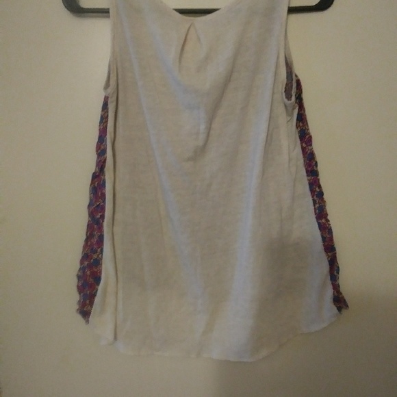 Mossimo Floral Front Top. - Picture 2 of 5